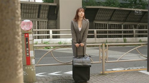 31973-中文字幕 公司里女神级的美女部长迷的人神魂颠倒，出差后住在一起情欲鸡动颤抖着扑上去用力啪啪搞.jpg